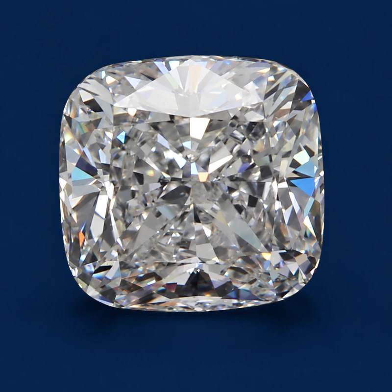 Square cushion diamond, approximately 1.01ct, length-to-width ratio 1.02