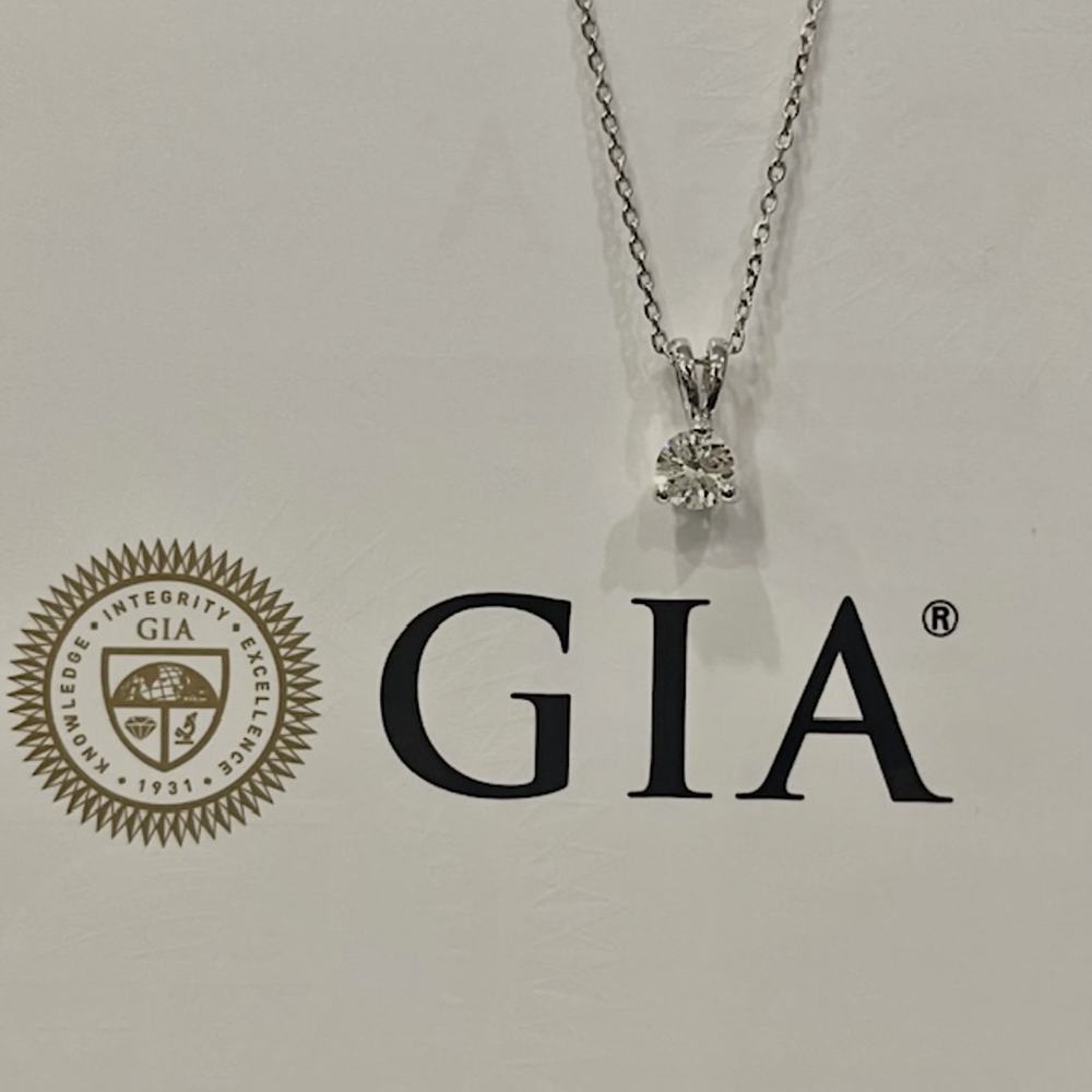 Diamond pendant and chain Sophie chose for her mum